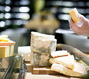 TOP 5 vyno ir sūrio deriniai Valentino dienai i&scaron; &bdquo;Masters of Cheese&ldquo;