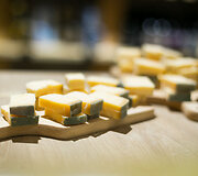 TOP 5 vyno ir sūrio deriniai Valentino dienai i&scaron; &bdquo;Masters of Cheese&ldquo;