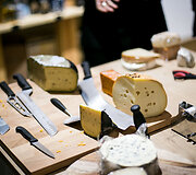 TOP 5 vyno ir sūrio deriniai Valentino dienai i&scaron; &bdquo;Masters of Cheese&ldquo;