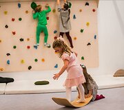 &bdquo;Cosmos place&ldquo; vaikus kviečia į kosminį pusdienio darželį