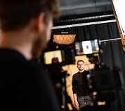 &bdquo;Volfas Engelman Nealkoholinis&ldquo;, tęsdamas kampaniją #GeroŽodžioGalia, įvykdė netikėtą darbuotojų filmavimą: reakcijos nustebino