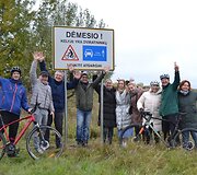 Dviratininkai toliau nepasiduoda &ndash; pastatė dar naujų kelio ženklų ir siekia oficialių KET pakeitimų