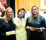 Architektės Toma Bačiulytė ir Laura Janavičiūtė su Olga Petro&scaron;evičiene, advokatų kontoros &bdquo;Ellex Valiūnas&ldquo; partnere
