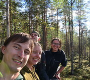 Keturi Suomijos turistai