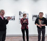 Pauliaus Lileikio fotografijų parodos &bdquo;Fotoamnestija 1988&ndash;1999&ldquo; atidarymas &Scaron;iaulių &bdquo;Au&scaron;ros&ldquo; muziejuje