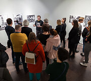 Pauliaus Lileikio fotografijų parodos &bdquo;Fotoamnestija 1988&ndash;1999&ldquo; atidarymas &Scaron;iaulių &bdquo;Au&scaron;ros&ldquo; muziejuje