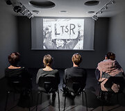 Pauliaus Lileikio fotografijų parodos &bdquo;Fotoamnestija 1988&ndash;1999&ldquo; atidarymas &Scaron;iaulių &bdquo;Au&scaron;ros&ldquo; muziejuje