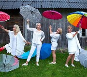 Keturios draugės surengė fotosesiją 