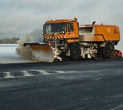 Sniego valytuvai oro uoste per parą nuvažiuoja &scaron;imtus kilometrų