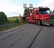 Kelyje Vilnius&ndash;Pabradė ant kelio nuvirto krovininis automobilis