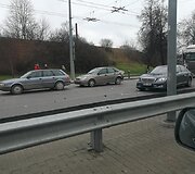 &bdquo;Mercedes&ldquo; papuolė į avariją Vilniuje