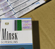 Cigaretės baldų krovinyje 