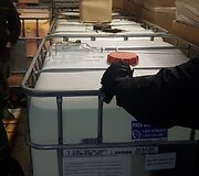 Kaune likviduotas falsifikuoto alkoholio verslas