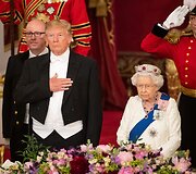 Donaldas Trumpas ir karalienė Elizabeth II