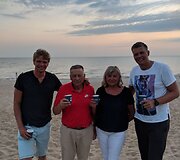 Mindaugas ir Saulius Kuzminskai su tėvais Zita ir Vladu