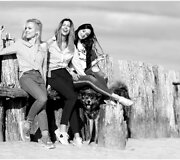 Grupės &bdquo;Queens of Roses&ldquo; narės