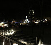 Kur&scaron;ėnuose įžiebta Kalėdų eglė