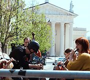 Monika Liu, LNOBT solistai, orkestro muzikantai, vaikų choras, Daiva Starinskaitė sudainavo &bdquo;Kalush Orchestra&ldquo; dainą &bdquo;Stefania&ldquo;.