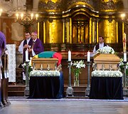 Vasario 16-osios Akto Signataro Mykolo Birži&scaron;kos, jo žmonos Bronislavos Birži&scaron;kienės ir visuomenės veikėjų profesorių Vaclovo bei Viktoro Birži&scaron;kų karstų perlaidojimas