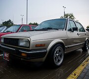 Vilniuje susirinko senų automobilių entuziastai