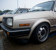 Vilniuje susirinko senų automobilių entuziastai