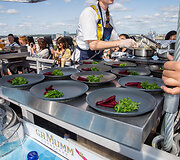 &bdquo;Dinner in the Sky&ldquo; akimirka