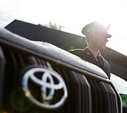 Pasieniečiams perduoti &bdquo;Toyota Land Cruiser&ldquo; visureigiai