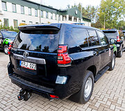 Pasieniečiams perduoti &bdquo;Toyota Land Cruiser&ldquo; visureigiai
