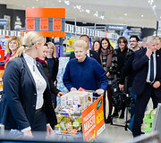 Dalia Grybauskaitė davė startą &bdquo;Maisto banko&ldquo; akcijai