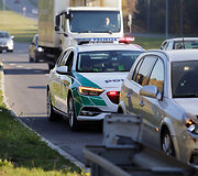 Pilaitės pr. susidūrė autobusas ir Opel