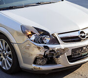 Pilaitės pr. susidūrė autobusas ir Opel