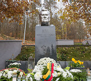 Algirdo Brazausko ir Adolfo Ramanausko-Vanago kapavietės