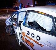 Geležinio Vilko gatvėje susidūrė taksi automobilis su &bdquo;Mercedes-Benz&ldquo; automobiliu