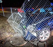 Geležinio Vilko gatvėje susidūrė taksi automobilis su &bdquo;Mercedes-Benz&ldquo; automobiliu
