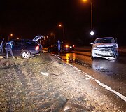 Geležinio Vilko gatvėje susidūrė taksi automobilis su &bdquo;Mercedes-Benz&ldquo; automobiliu