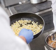 Pristatyti naujos receptūros patiekalai gydymo ir ugdymo įstaigoms