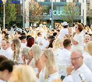 Baltosios vakarienės - &bdquo;Le D&icirc;ner en Blanc&ldquo; akimirka