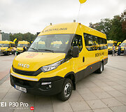 Katedros aik&scaron;tėje dalyvavo mokyklinių autobusiukų perdavimo savivaldybėms ceremonijoje