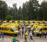Katedros aik&scaron;tėje dalyvavo mokyklinių autobusiukų perdavimo savivaldybėms ceremonijoje