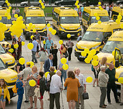 Katedros aik&scaron;tėje dalyvavo mokyklinių autobusiukų perdavimo savivaldybėms ceremonijoje