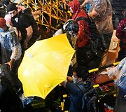 Tailando policija panaudojo vandens patranką prie&scaron; protestuotojus, 2020-ieji, spalio 16 diena