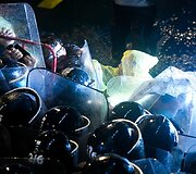 Tailando policija panaudojo vandens patranką prie&scaron; protestuotojus, 2020-ieji, spalio 16 diena