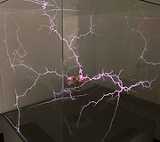 Emilija Povilanskaitė naujame kūrinyje pasitelkė elektros i&scaron;krovą