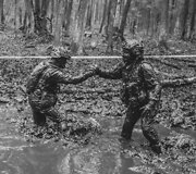 Vaidoto bataliono kariai įveikia kliūčių ruožą &ndash; Vaidotėno taką