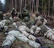 Vaidoto bataliono kariai įveikia kliūčių ruožą &ndash; Vaidotėno taką