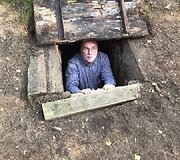 Įprasta filmavimo diena. &Scaron;į kartą S.Pilinkus rengia reportažą i&scaron; partizanų bunkerio
