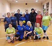Žurnalistai i&scaron; Anglijos  su Lietuvos močiučių futbolo komandų atstovėmis