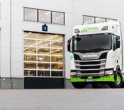 Į Lietuvą atvyko pirmieji suskystintomis gamtinėmis dujomis varomi &bdquo;Scania&ldquo; sunkvežimiai