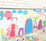Dailininkės iniciatyva Marijampolėje ant tunelio sienų įamžinami žmonių veidai