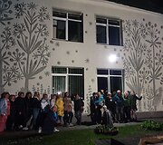 Dailininkės iniciatyva Marijampolėje ant tunelio sienų įamžinami žmonių veidai